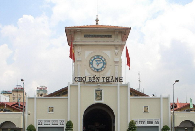 Tháp Đồng Hồ - biểu tượng của chợ Bến Thành