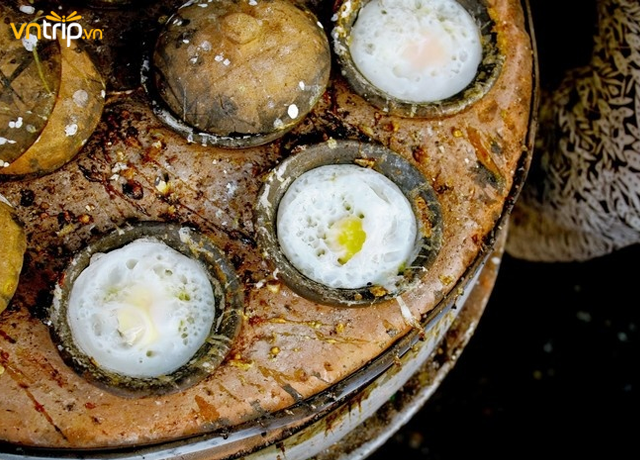 Bánh căn món ăn phổ biển mà bạn không thể bỏ qua khi du lịch Nha Trang (Ảnh: Sưu tầm)