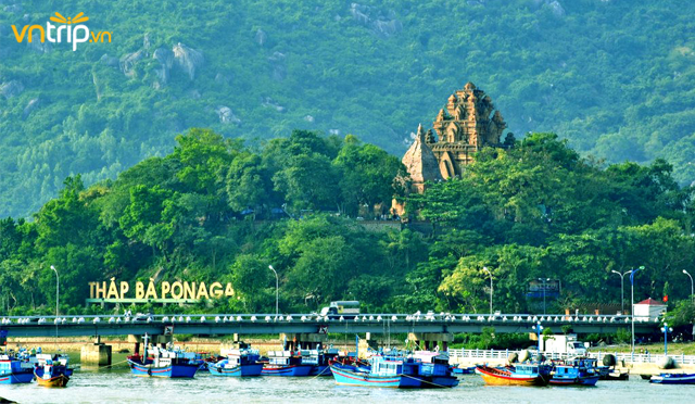Tháp Bà Ponagar Nha Trang – quần thể kiến trúc văn hóa Chăm Pa lớn nhất miền Trung Việt Nam (Ảnh: Sưu tầm)