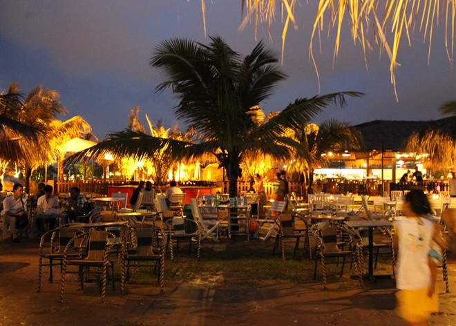 Buổi tối trên khu du lịch bờ biển Cần Thơ (Nguồn sưu tầm)