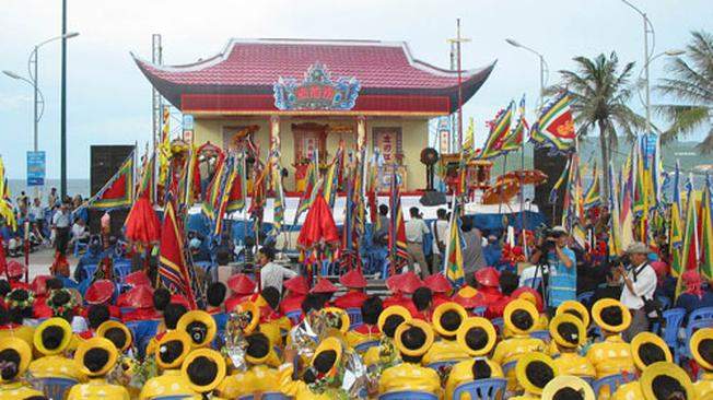 Lễ hội Cá Voi là lễ hội Nha Trang nổi tiếng được nhiều người biết đến