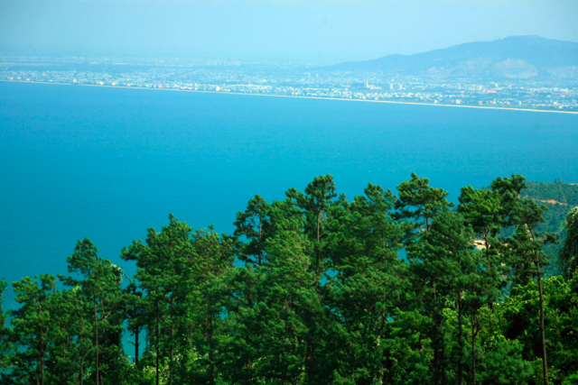 Phong cảnh không gian biển trời mênh mông nhìn từ Đèo Hải Vân
