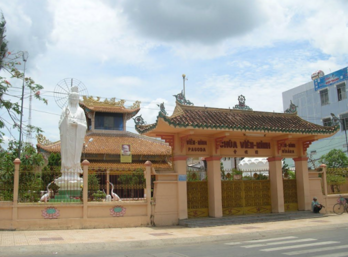 Three-door gate of Vien Minh Ben Tre pagoda