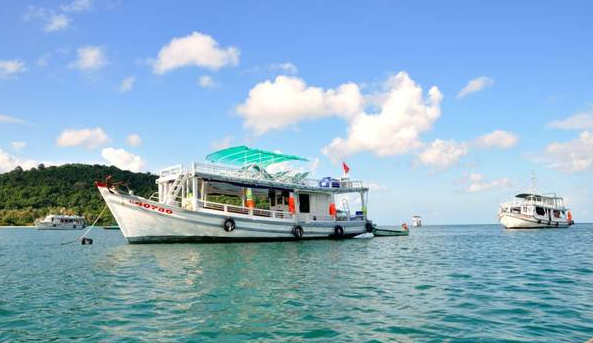 Đi thuyền đến đảo Gò Găng