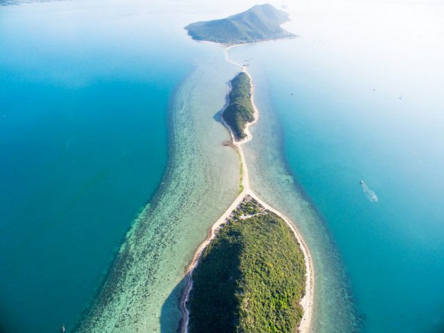Toàn cảnh trên cao siêu đẹp của đảo Điệp Sơn (Ảnh ST)
