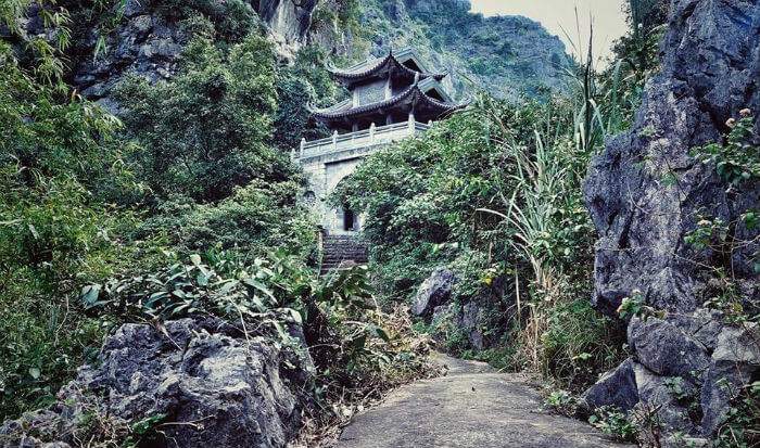 Am Tien Pagoda Ninh Binh cave