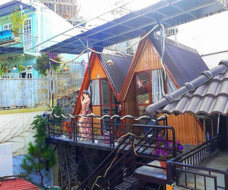 Căn nhà tam giác là điểm đặc biệt ở homestay này dành cho các cặp đôi