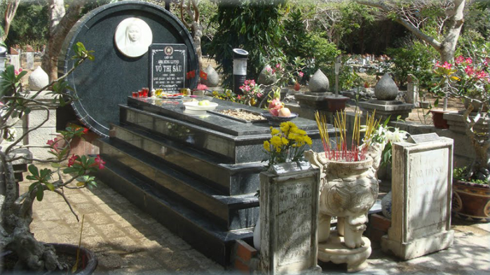 Hình ảnh mộ chị Võ Thị Sáu tại nghĩa trang Hàm Dương