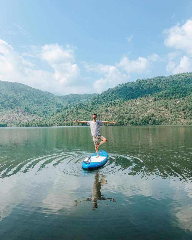 Sup paddle challenge in the middle of the lake. Photo: @ hung_tran26