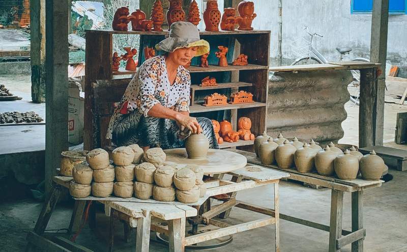 Nghệ nhân làm gốm. Hình: Sưu tầm