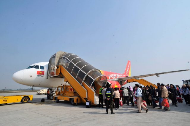 Máy bay là phương tiện di chuyển thuận tiện nhất để tới Nha Trang (Ảnh ST)