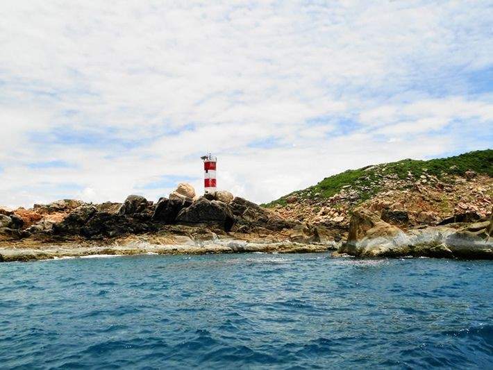 Gành Đèn Lighthouse: Tranquil Beauty Before Vast Blue Seas