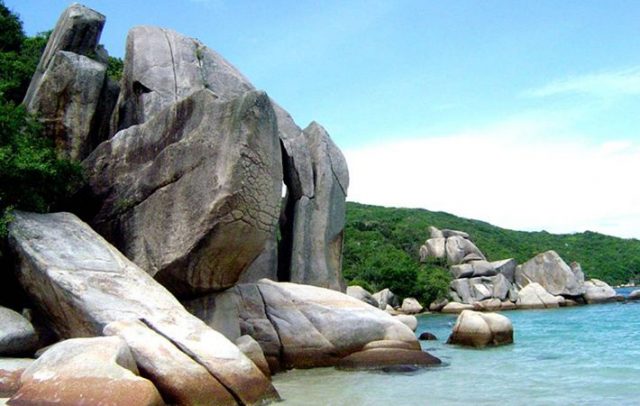 Unique big rocks (ST photo)