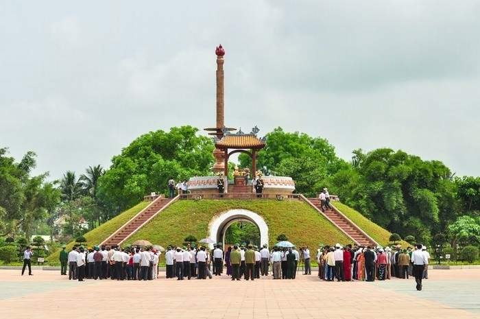 Đài tưởng niệm thành cổ Quảng Trị
